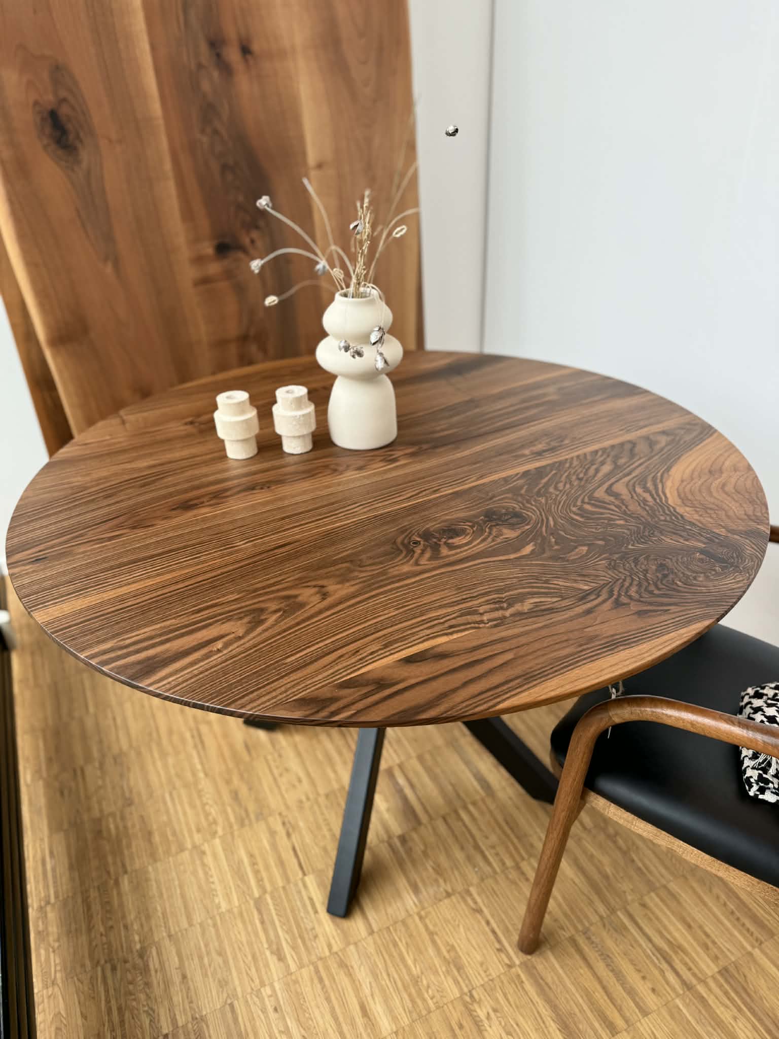 Rundt Valnød 120Ø + 2 stk. tillægsplader