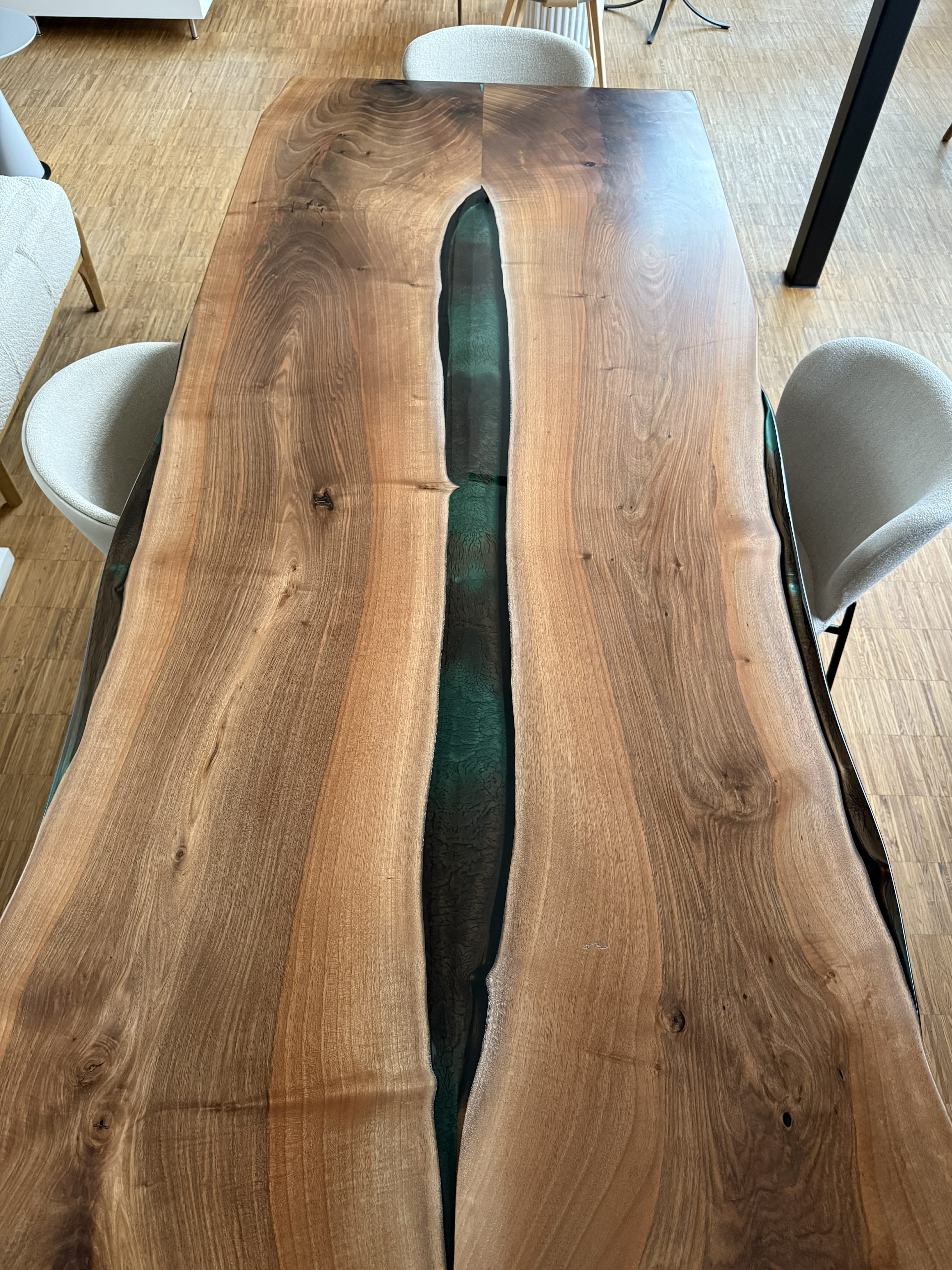 Valnød m. epoxy 117x300 cm