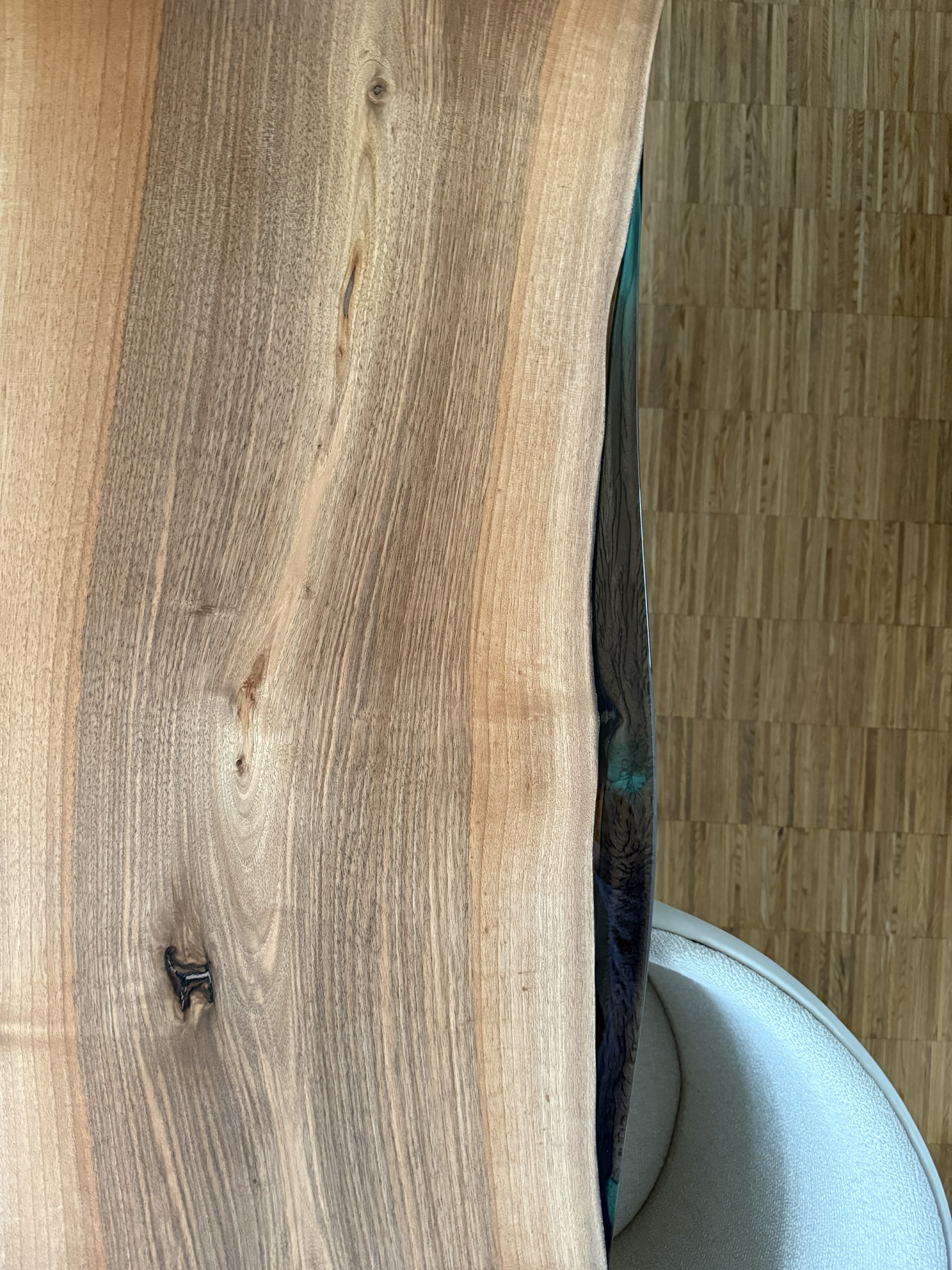 Valnød m. epoxy 117x300 cm